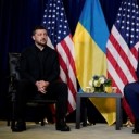 트럼프 “러 경제 무너지는 중…우크라, 영토수복 가능할수도”