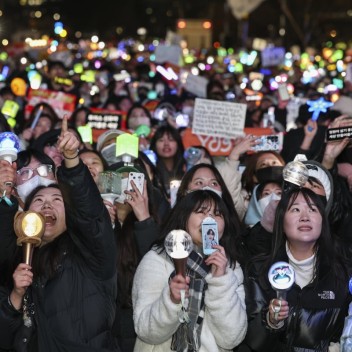 오늘 탄핵안 재표결…국회 앞 20만 촛불들 모인다