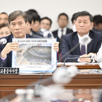 부산교통공사 “싱크홀, 공사 탓만은 아냐”…시의회 “부실 종합세트” 질타