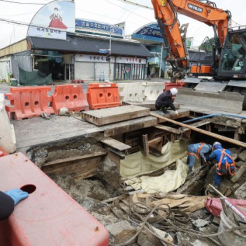 늦어도 너무 늦었다… 부산시 ‘싱크홀’ 이제야 특감