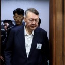 하얗게 센 머리·수척해진 尹, 모든 혐의 부인...주 1회 신속 재판