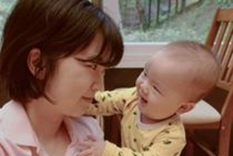 아무도 알려주지 않은 엄마의 삶