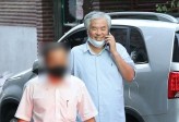 "멀쩡하다"던 전광훈, 부인·비서까지 확진…마스크 내리고 웃음